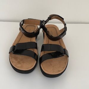 Vionic Kayan black sandals size 9
